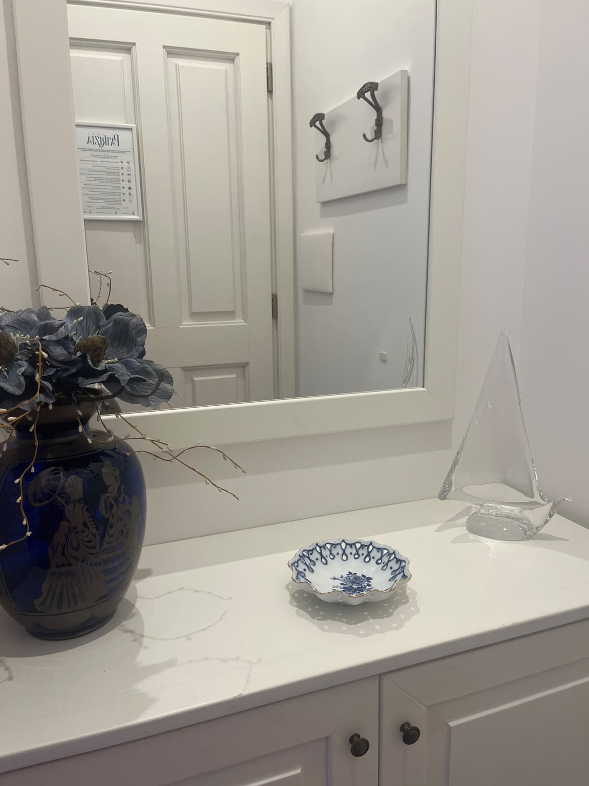Dettaglio vaso e decorazioni del bagno Appartamento Romantica