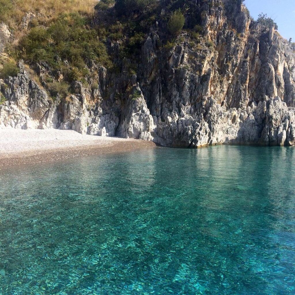 Escursione in barca nella Costa degli Infreschi