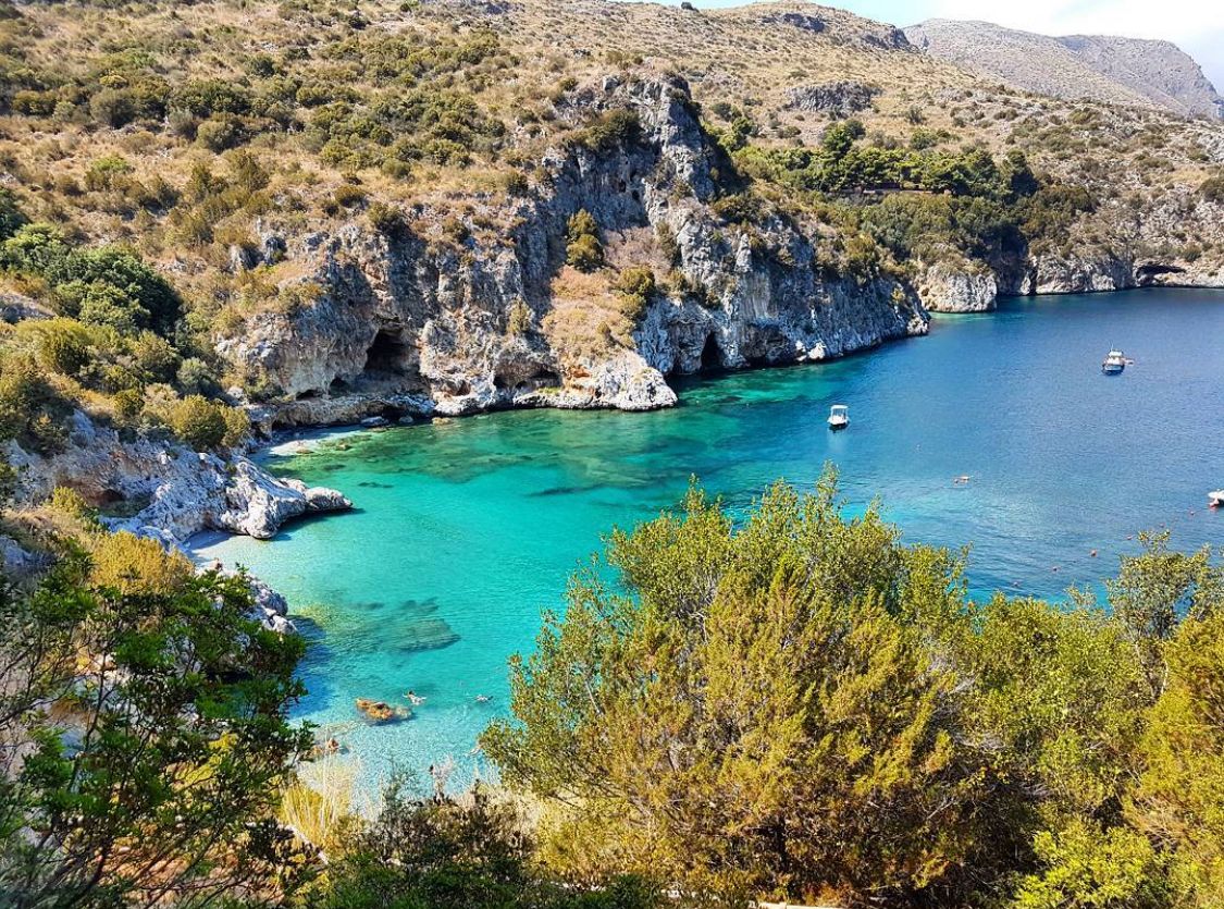 Spiaggia raggiungibile via mare nell'Area Marina Protetta