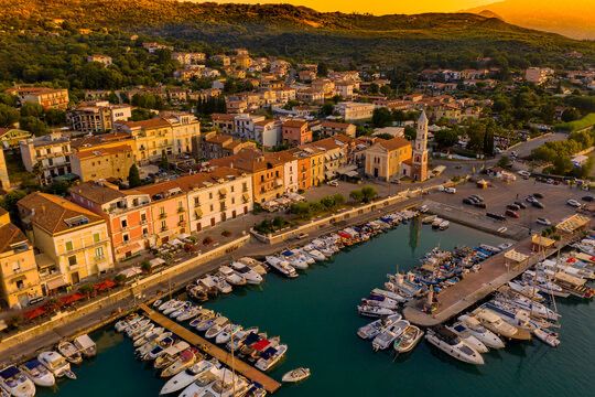 Barche ormeggiate nel porto di Scario